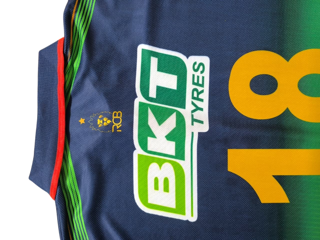 ROYAL Special Edition: "Go Green" Virat 18 Jersey